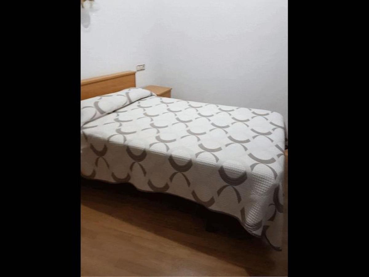Room In Lodge - Double And Single Room - Pension Oria 2 Luarca Exterior foto